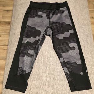 SOLD ADIDAS CLIMALITE LEGGINGS ✨✨